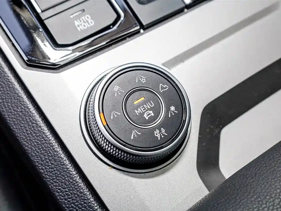 Volkswagen Touareg 2021 3.0TSI Sharp Edition with Gloss Black Sports Package фото 20