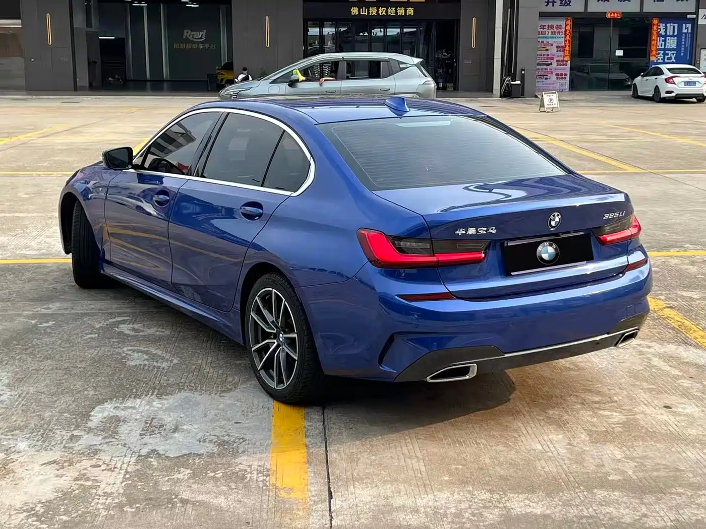BMW 3 Series 2020 325Li M Sport Package фото 3