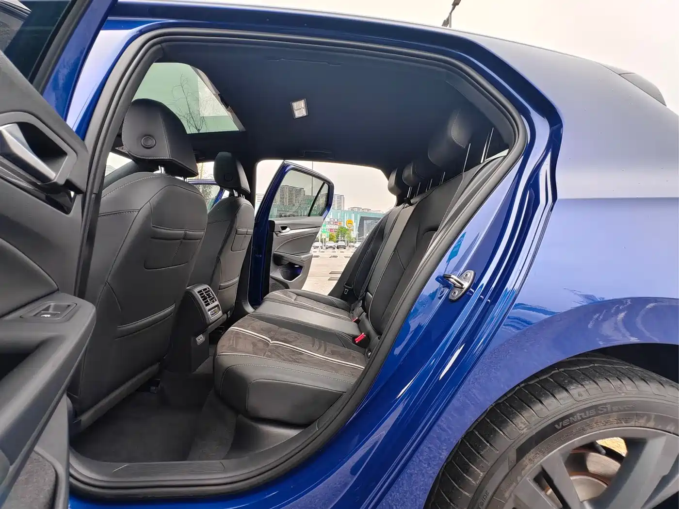 Volkswagen Golf 2023 Facelift 280TSI DSG R-Line фото 10
