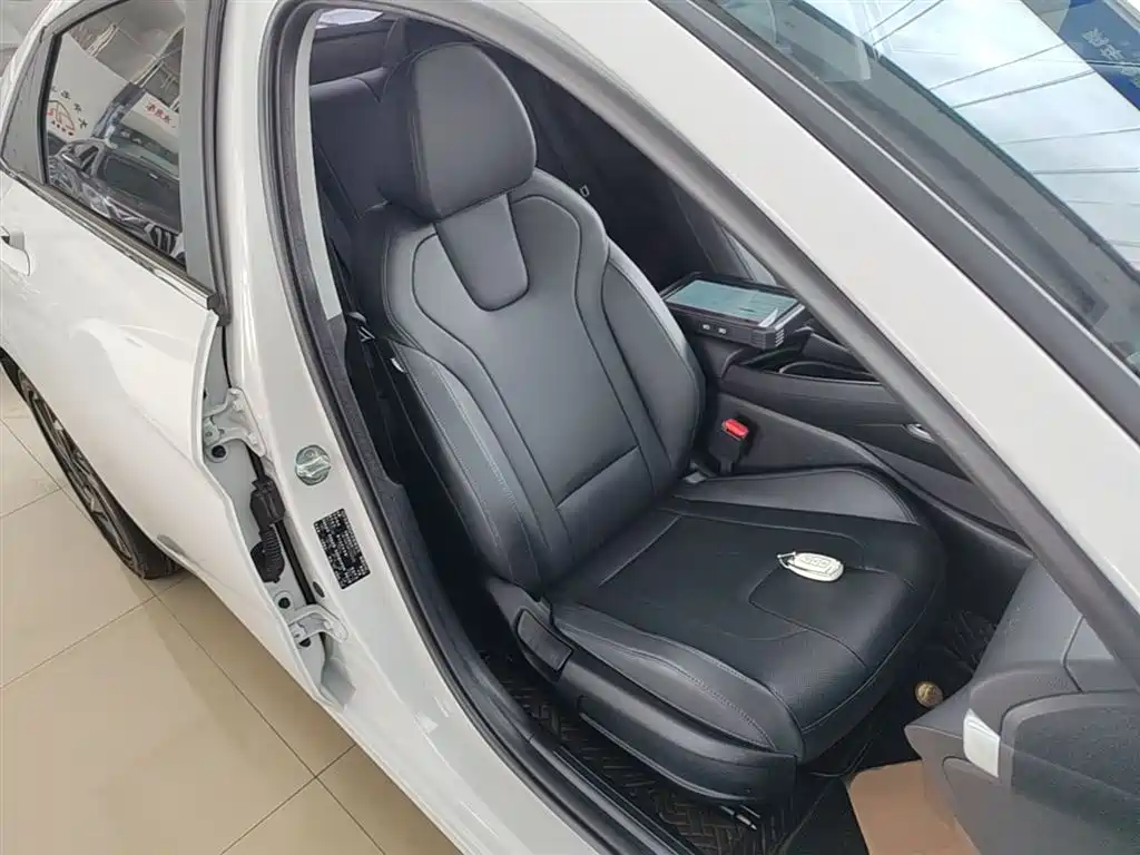 Hyundai Elantra 2023 1.5L CVT GLX Elite Edition фото 25