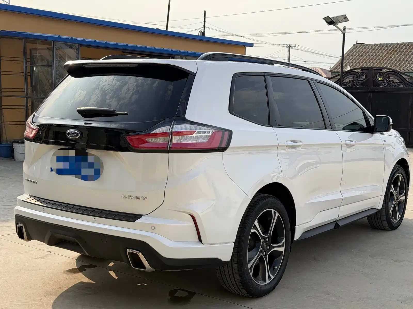 Фото 4 - Ford Edge