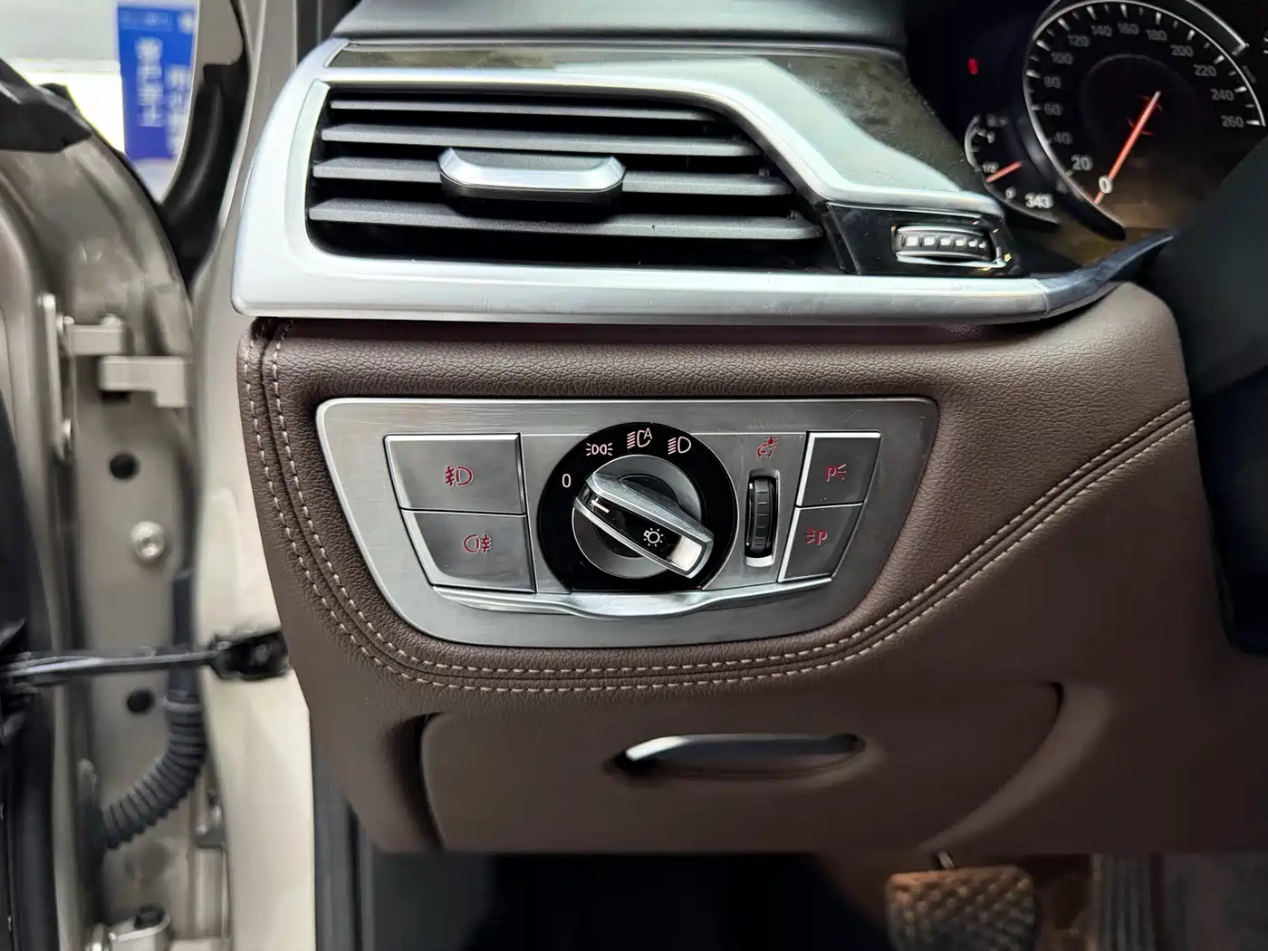 BMW 7 Series 2016 730Li Leading фото 6