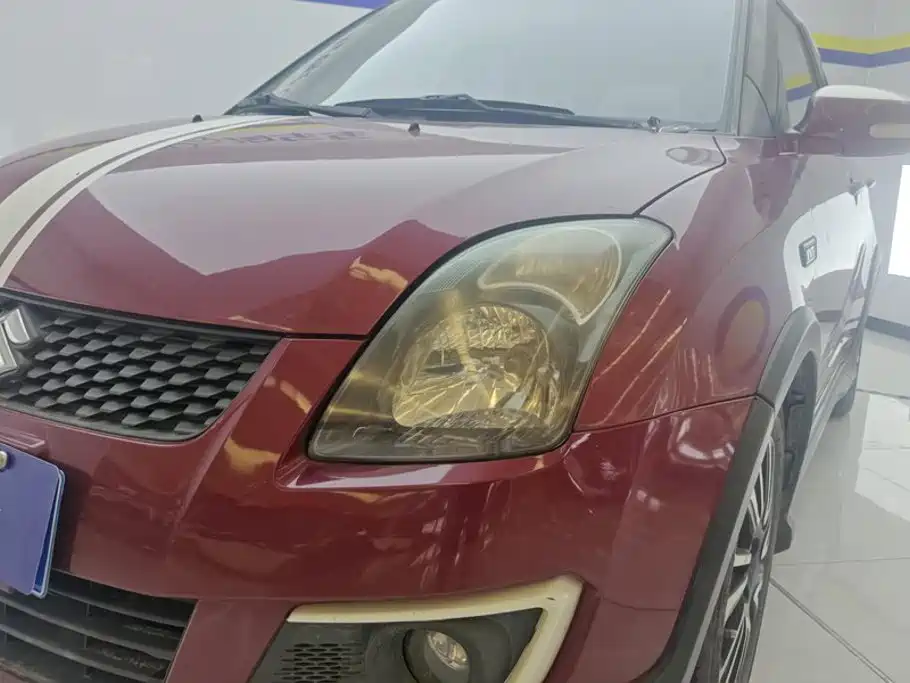 Фото 5 - Suzuki Swift