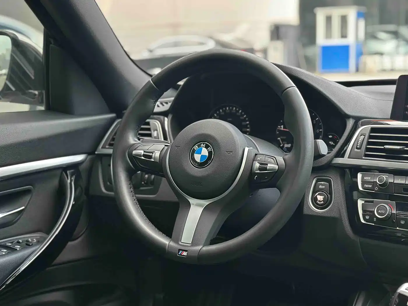 BMW 3 Series GT 2019 320i M Sport Package фото 27