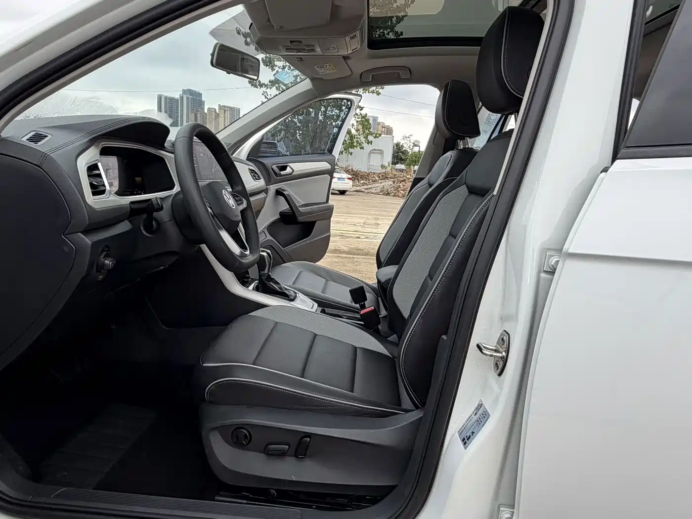 Фото 5 - Volkswagen T-ROC