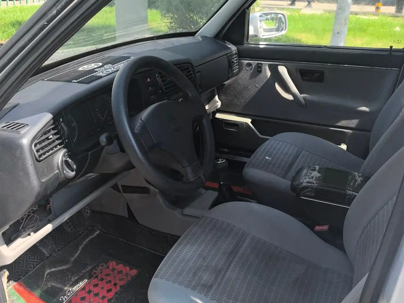 Volkswagen Jetta 2012 1.6L Commemorative Edition фото 8