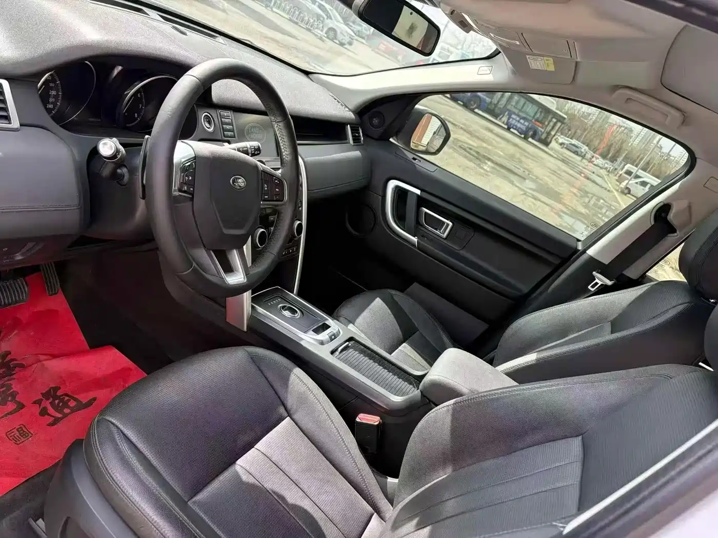 Land Rover Discovery Sport 2018 240PS SE Edition фото 6