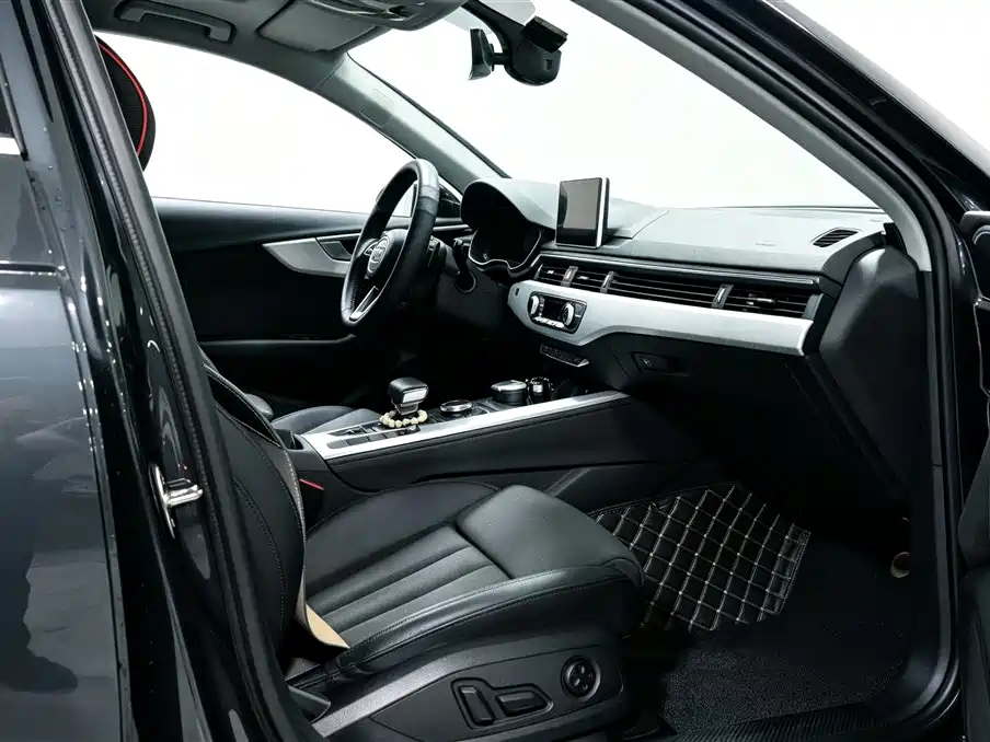 Фото 7 - Audi A4 (Import)