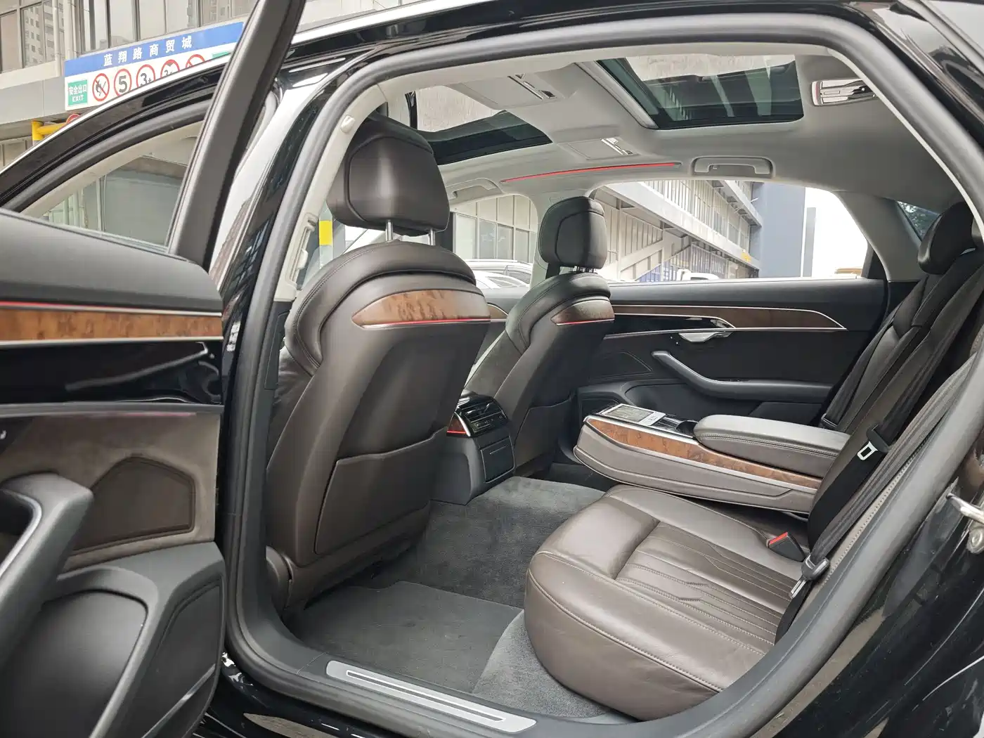 Audi A8 2018 A8L 55 TFSI quattro Launch Premium фото 7