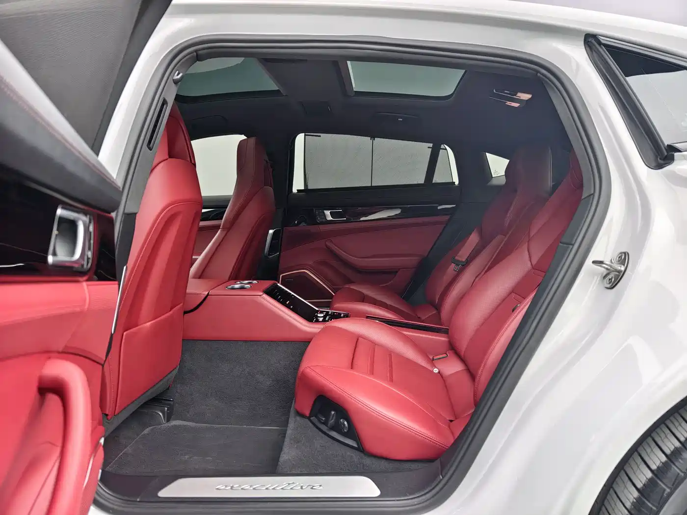 Porsche Panamera 2022 Panamera 4 Executive Long Wheelbase 2.9T фото 17