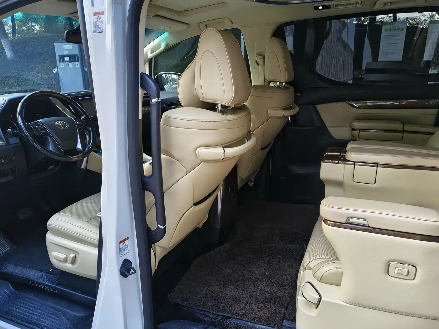 Toyota Alphard 2018 3.5L Premium фото 8