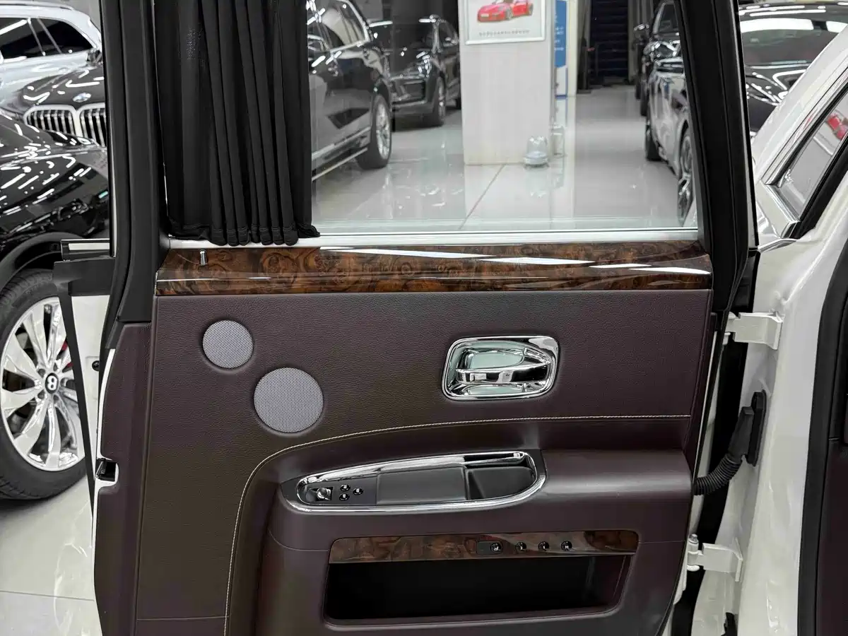 Rolls-Royce Ghost 2012 2010 Model 6.6T Standard