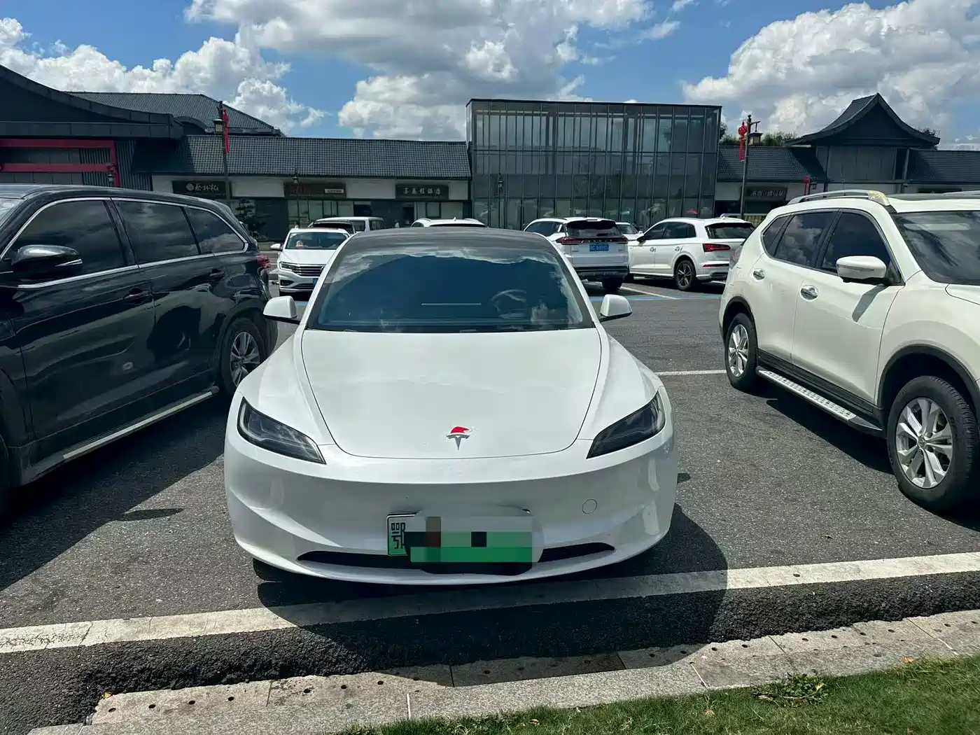 Фото 1 - Tesla Model 3