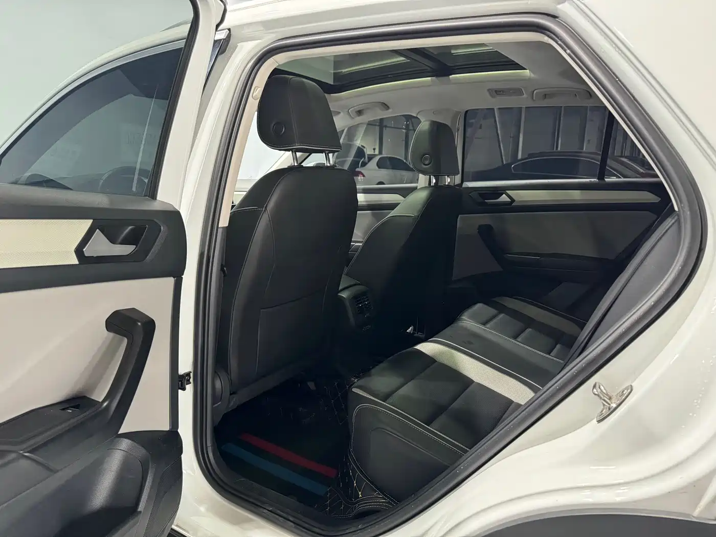 VOLKSWAGEN T-ROC EXPLORING SONGS