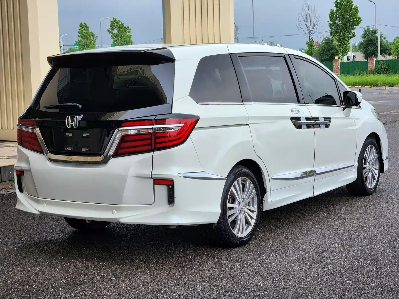 Photo 6 - Honda Elysion