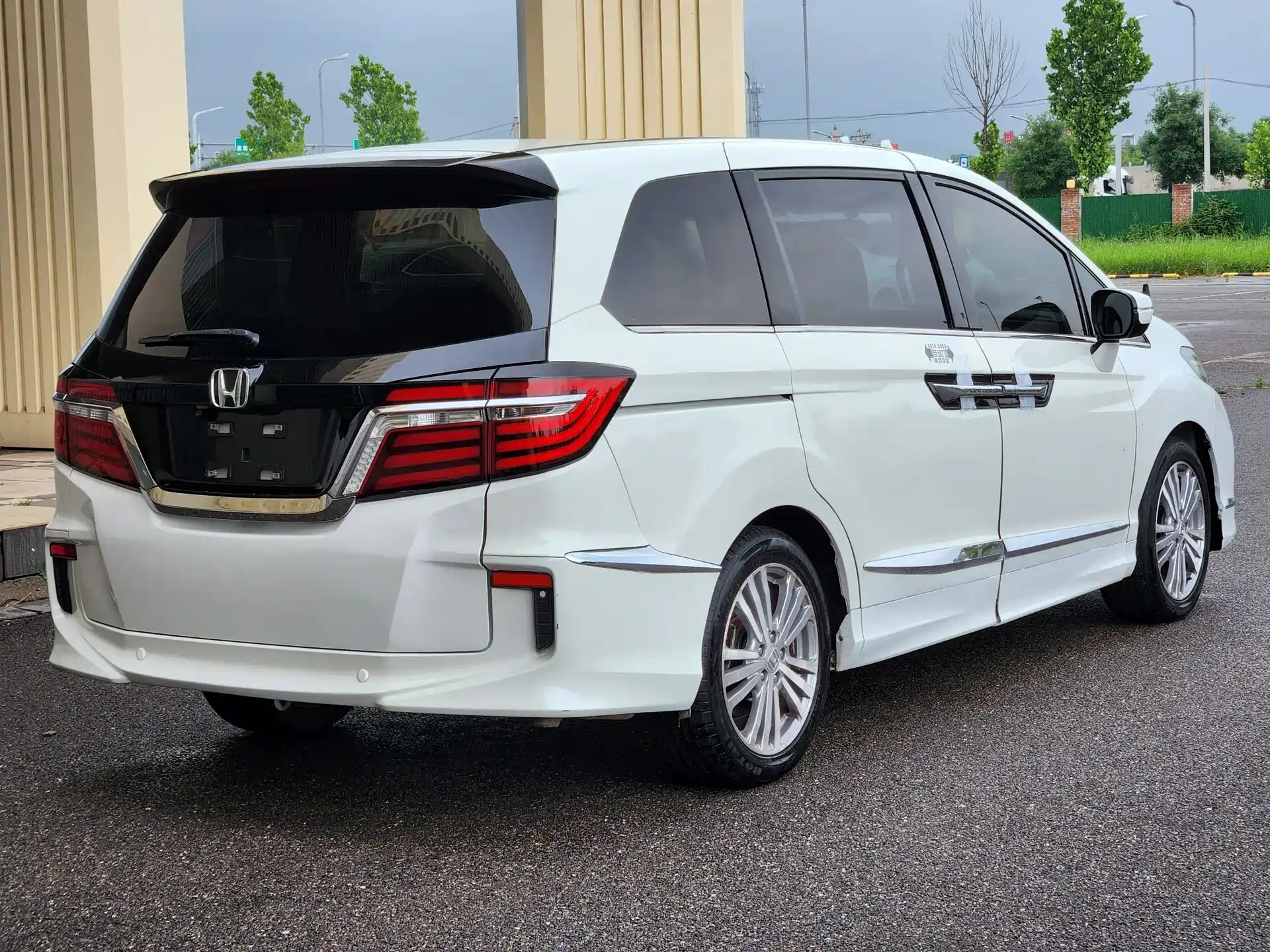 Фото 6 - Honda Elysion