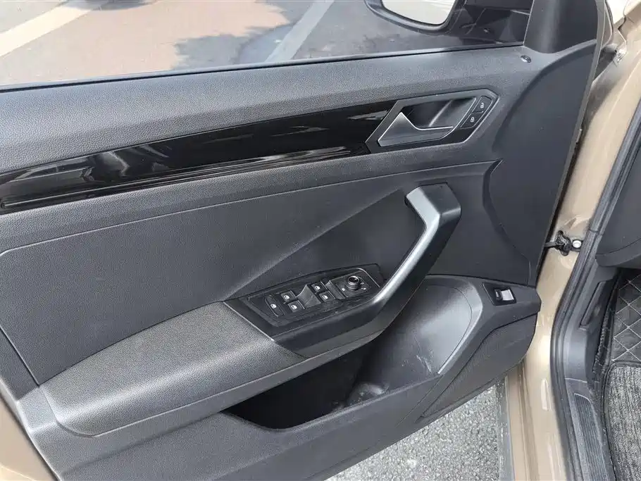 Volkswagen T-ROC 2019 280TSI DSG 2WD Comfort Version China VI фото 7