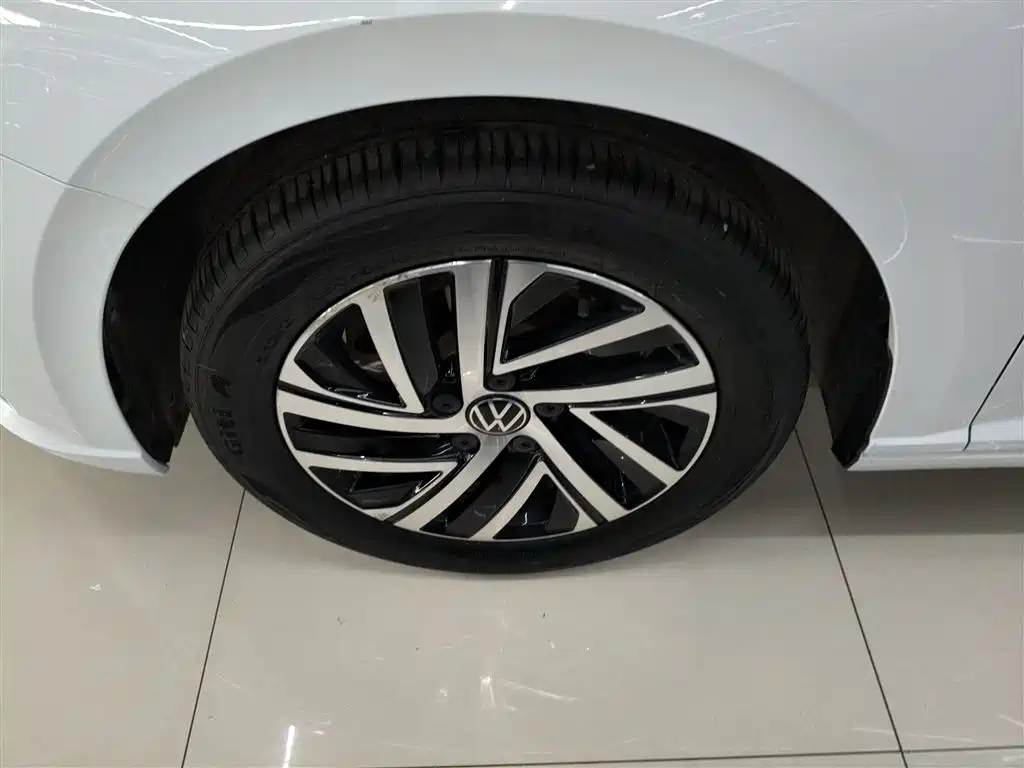 Volkswagen Lavida 2023 1.5L Auto Luxury Edition фото 23