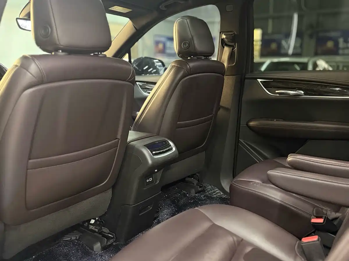 صورة 16 - Cadillac XT6