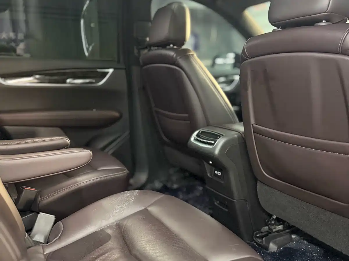 صورة 19 - Cadillac XT6