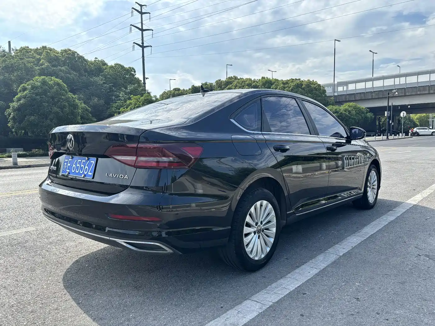 Volkswagen Lavida 2022 1.5L Auto Comfort Edition фото 5
