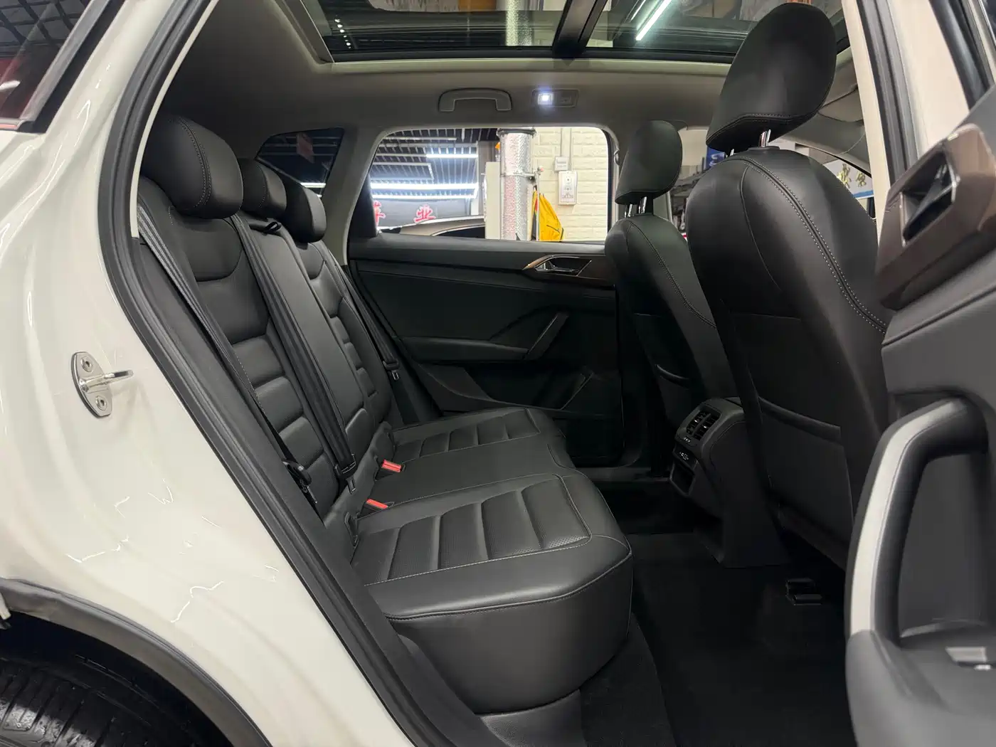 Volkswagen Tharu 2022 280TSI FWD Luxury Edition фото 17