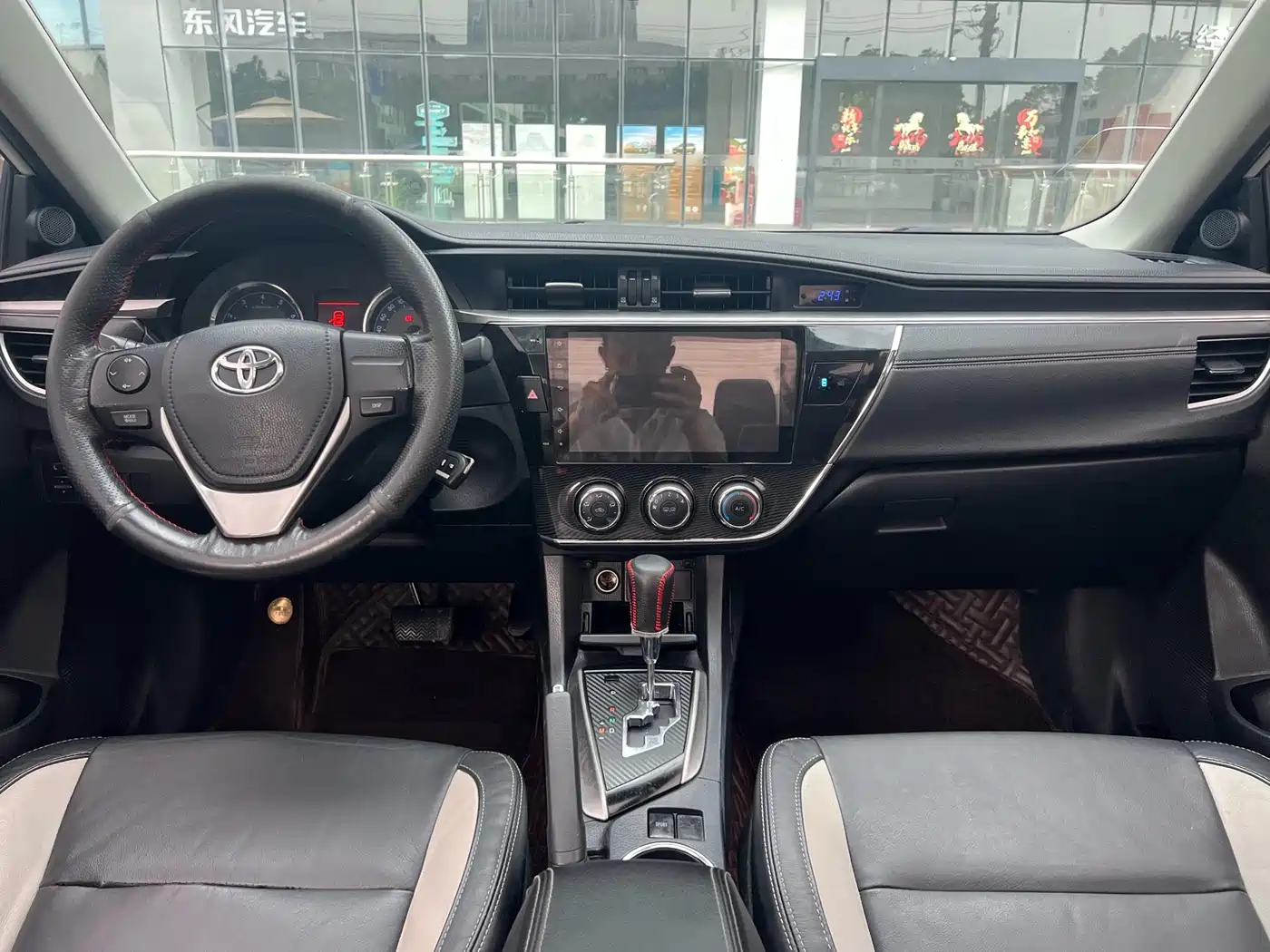 Toyota Corolla 2014 1.6L CVT GL-i Leather Edition фото 6