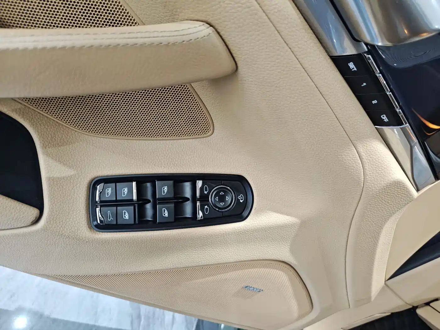 Porsche Panamera 2010 Model Panamera 4S 4.8L фото 6