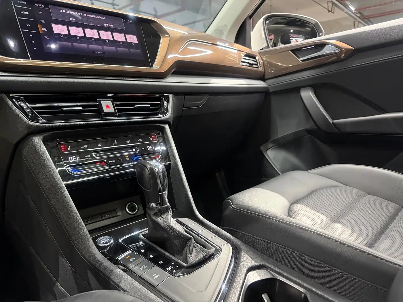 Volkswagen Tharu 2022 280TSI FWD Luxury Edition фото 12