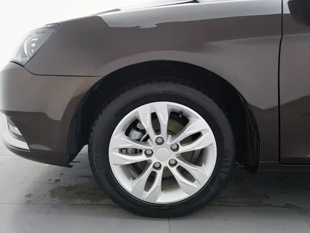 Geely Emgrand 2015 2015 Sedan 1.5L Manual Upward Edition