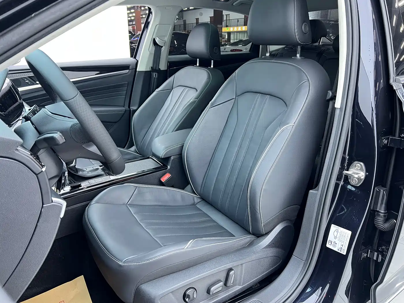 Volkswagen Passat 2023 Facelift 330TSI Starlight Elite Edition фото 21