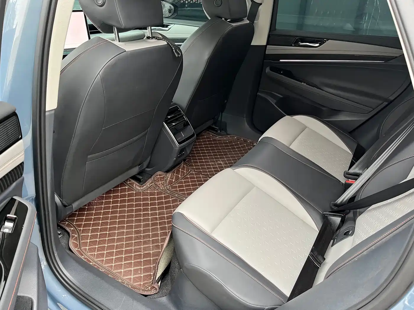 VOLKSWAGEN ID.7 VIZZION