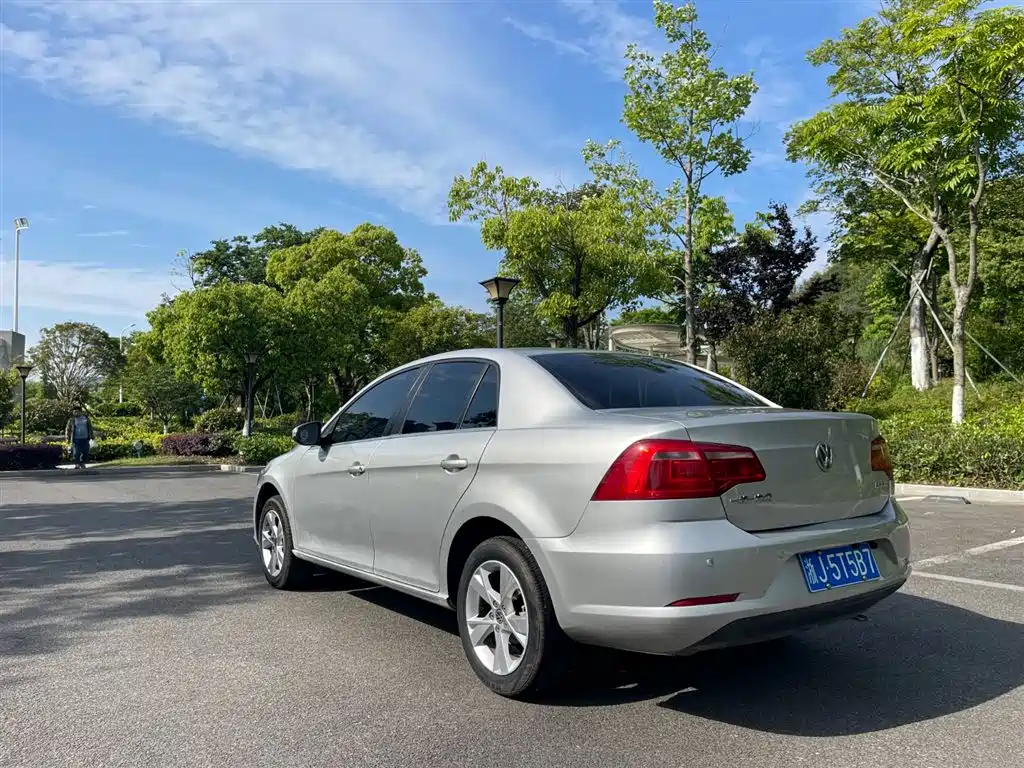 Volkswagen Bora 2013 1.6L Manual Comfort Model фото 4