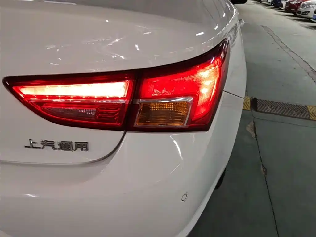 Buick Verano 2015 Sedan 20T Dual-clutch Leading фото 8