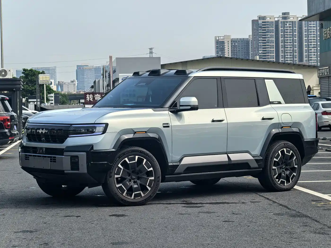 Fang Cheng Bao Leopard 8 2024 2025 Zhiyong Flagship 6-Seater