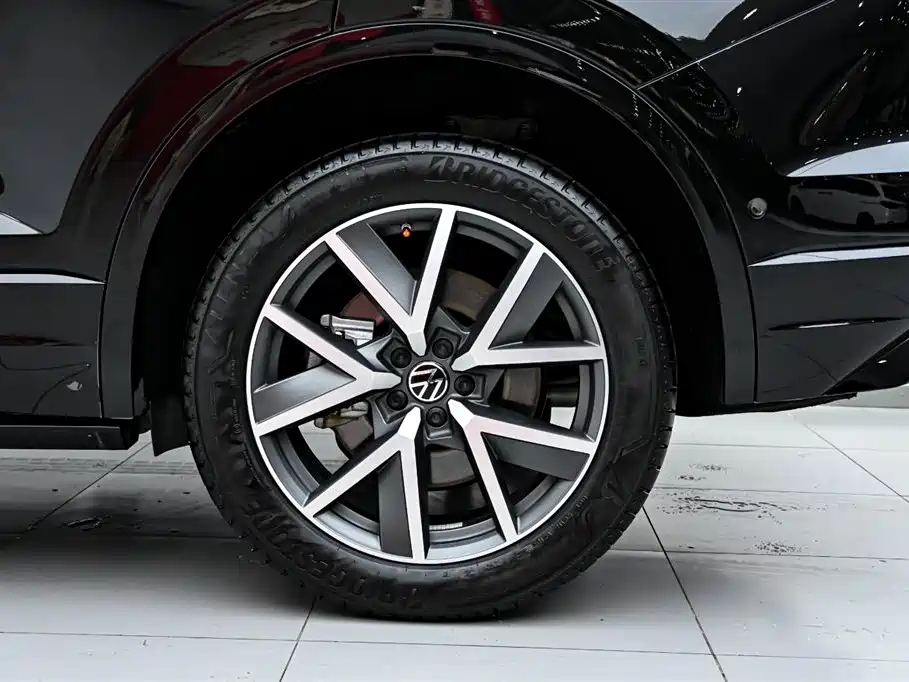 Volkswagen Touareg 2023 3.0TSI R-Line Classic Sports Package фото 39