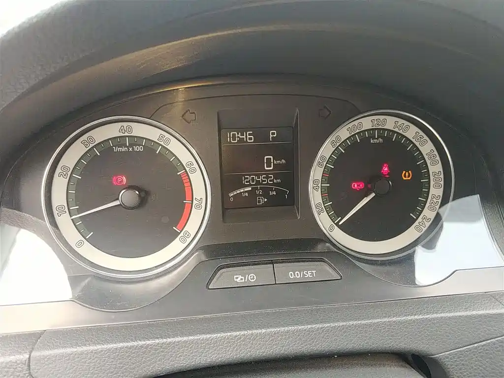 Škoda Rapid 2018 1.6L Automatic Comfort Edition фото 8