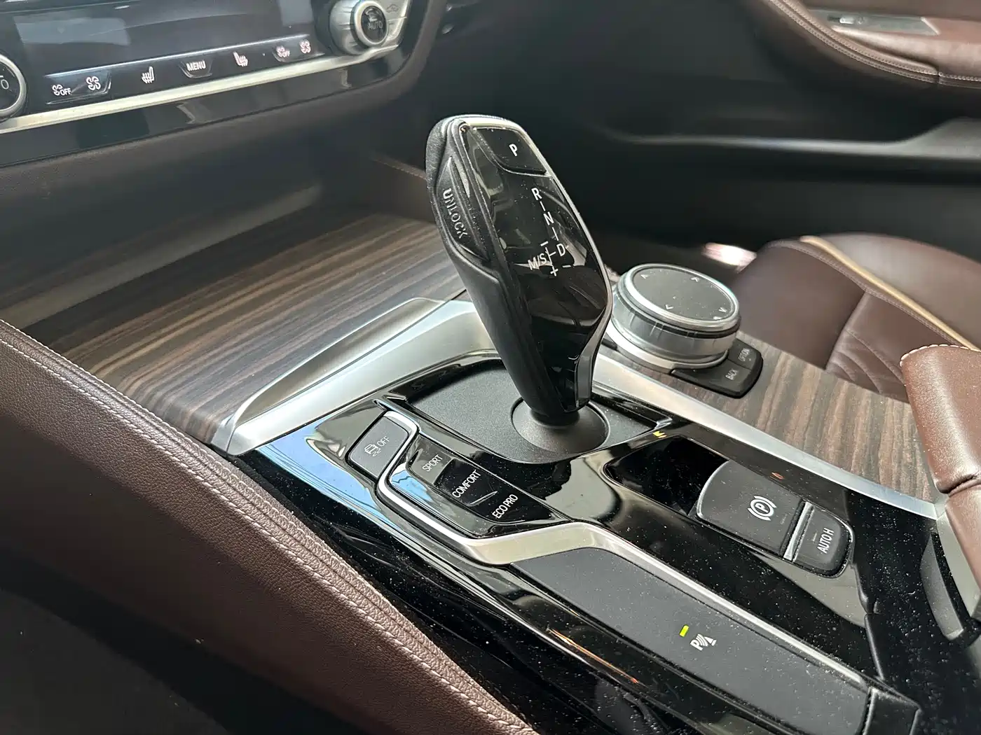 BMW 5 Series 2019 530Li xDrive Luxury Package фото 8