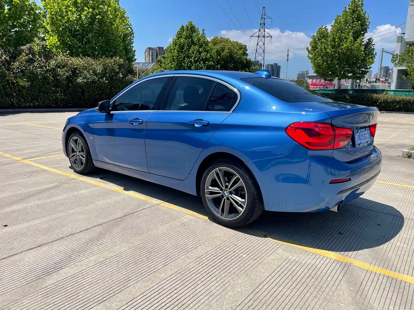 BMW 1 Series 2018 118i Sport Edition фото 7