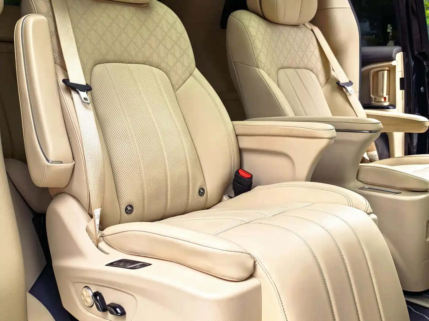 Voyah Auto Voyah Dreamer 2024 PHEV Extended Range Premium Edition фото 37
