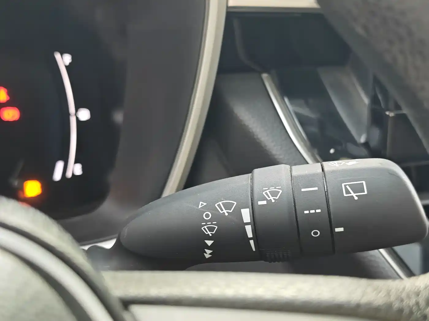 Toyota Frontlander 2023 2.0L CVT Luxury Edition фото 24