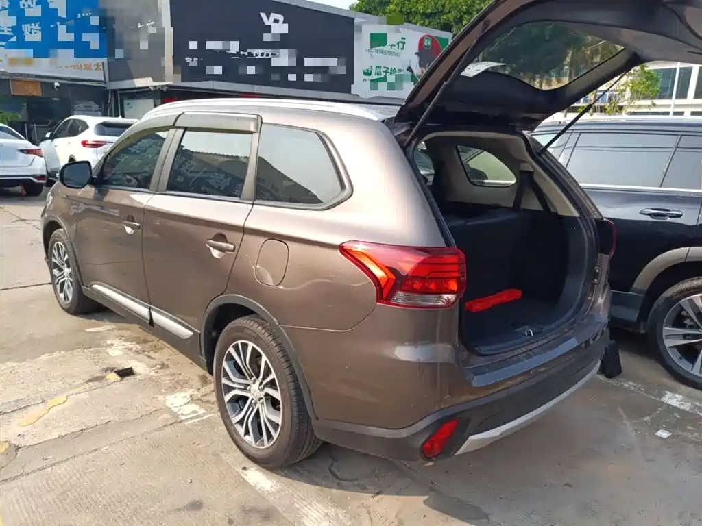 Mitsubishi Outlander 2018 2.0L 2WD Jiale Edition 7-seater фото 23