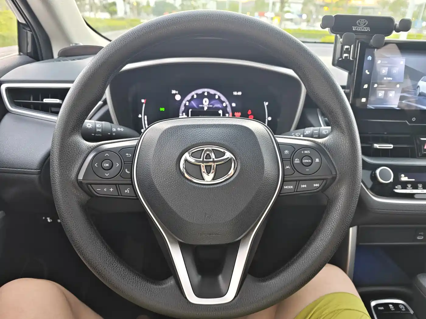Toyota Frontlander 2023 2.0L CVT Luxury Edition фото 16