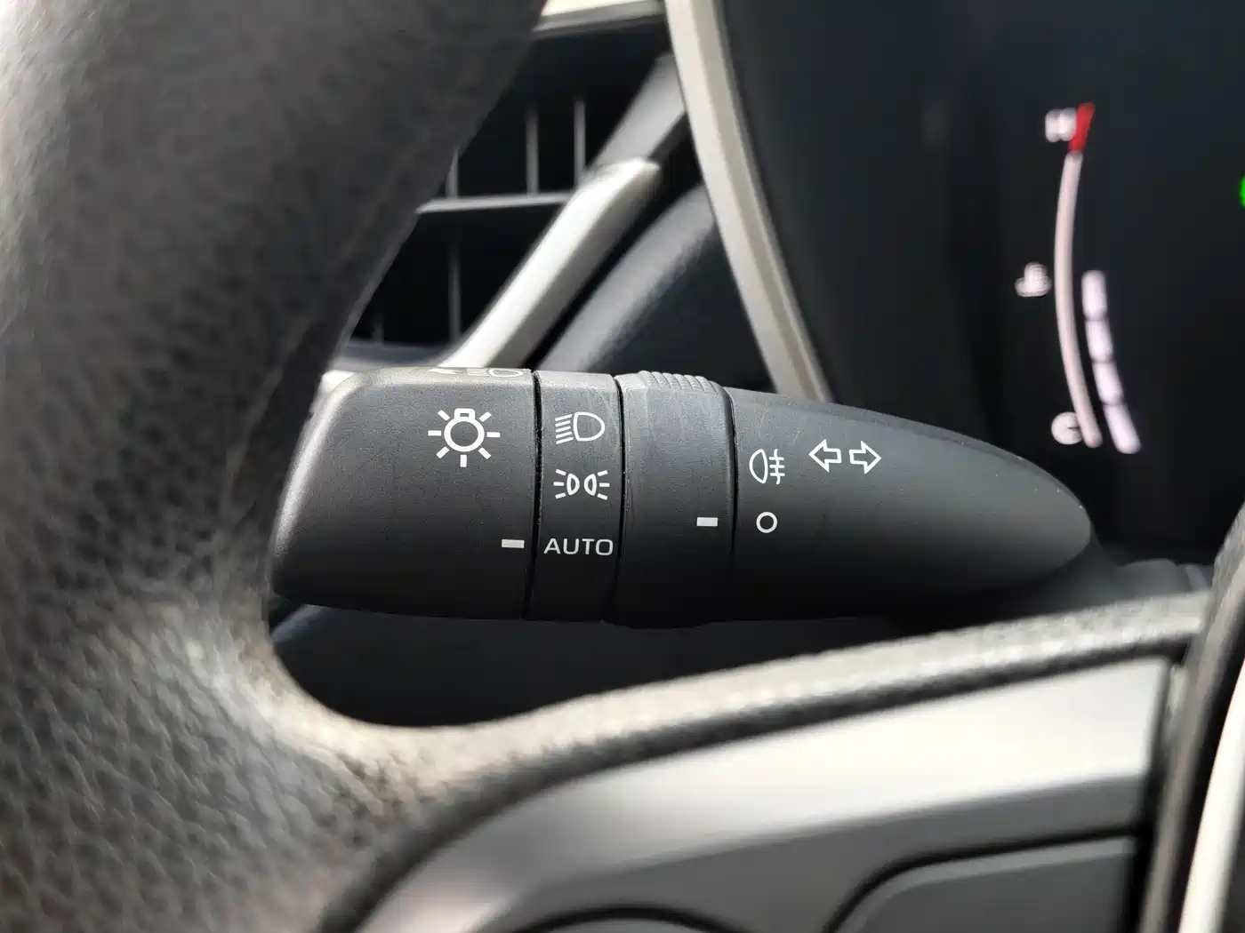 Toyota Frontlander 2023 2.0L CVT Luxury Edition фото 23