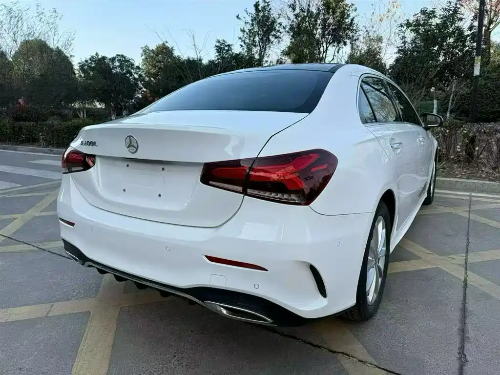 Mercedes-Benz A-Class 2021 A 200 L Sport Sedan Fashion Edition фото 15