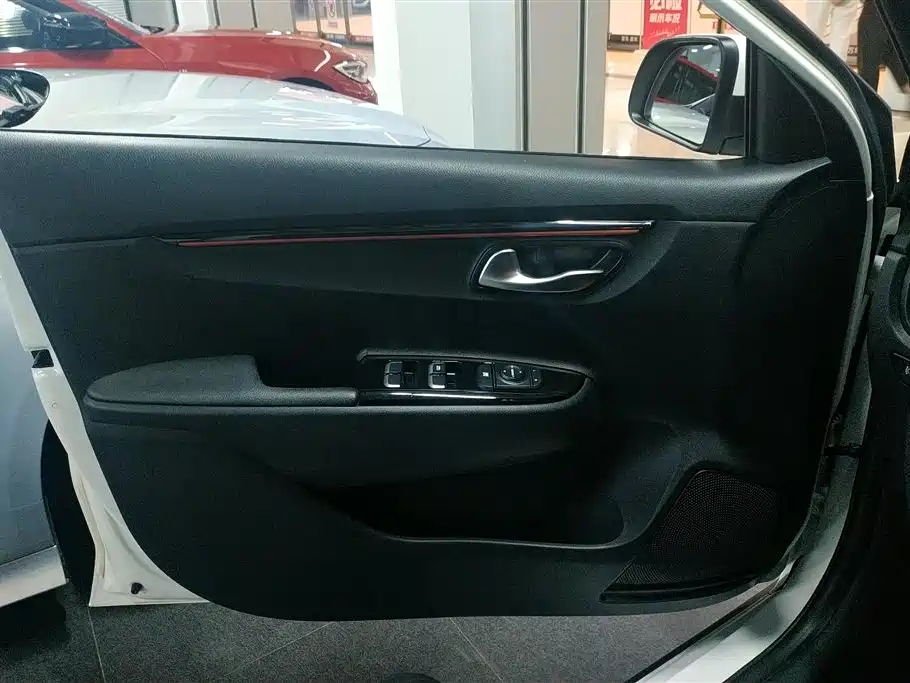 Kia KX CROSS 2017 1.4L AT GLS фото 7