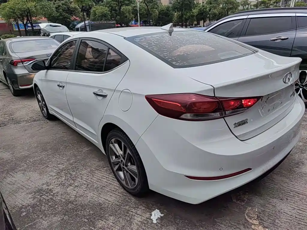 Hyundai Elantra 2016 Model 1.6L Automatic Smart Elite фото 5