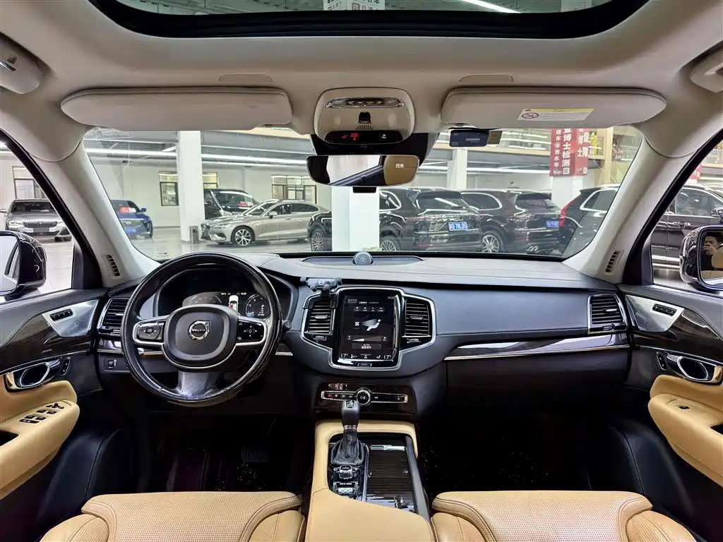Photo 10 - Volvo XC90