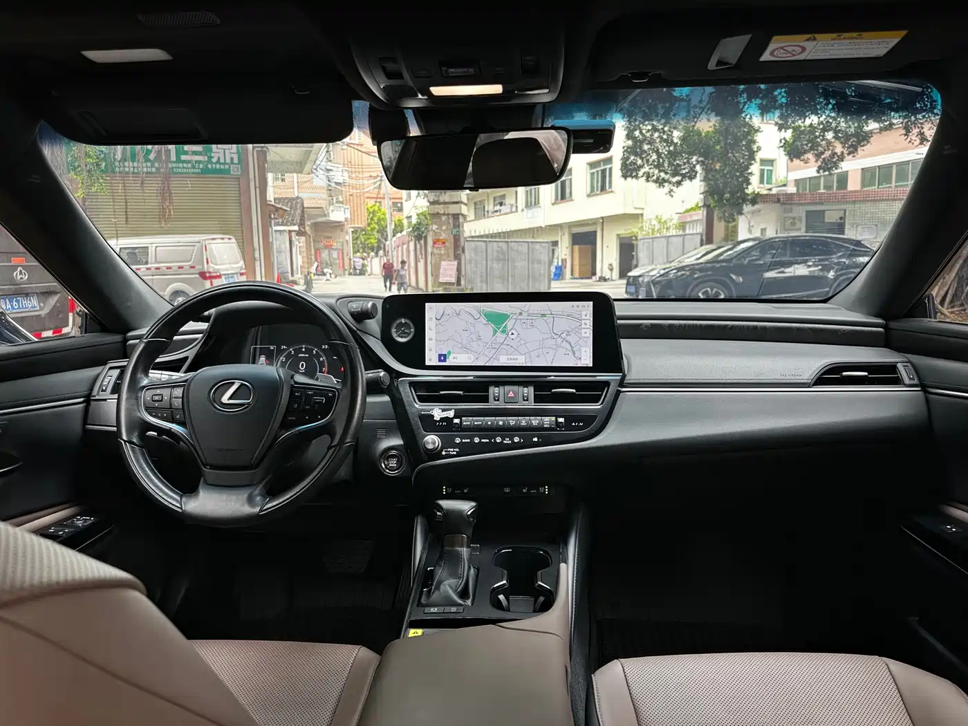 Photo 6 - Lexus ES