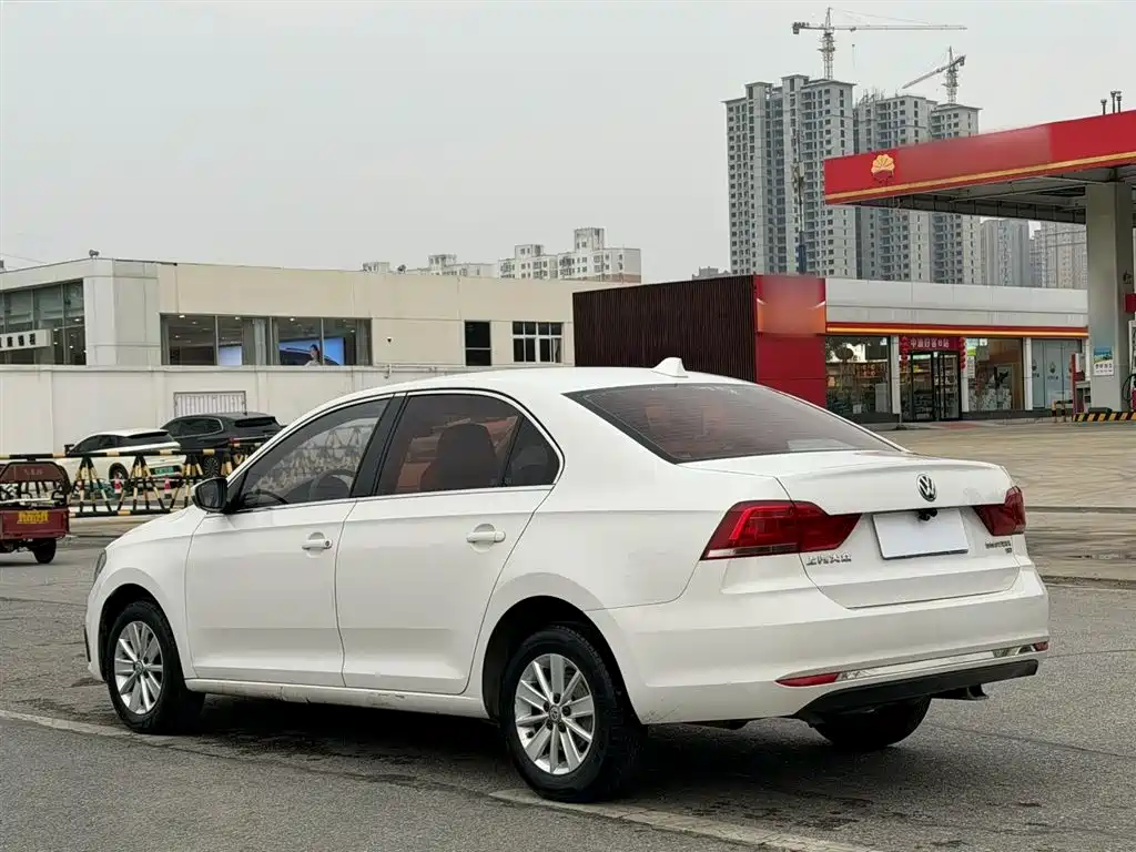 Volkswagen Santana 2016 1.6L Automatic Trend Edition фото 5